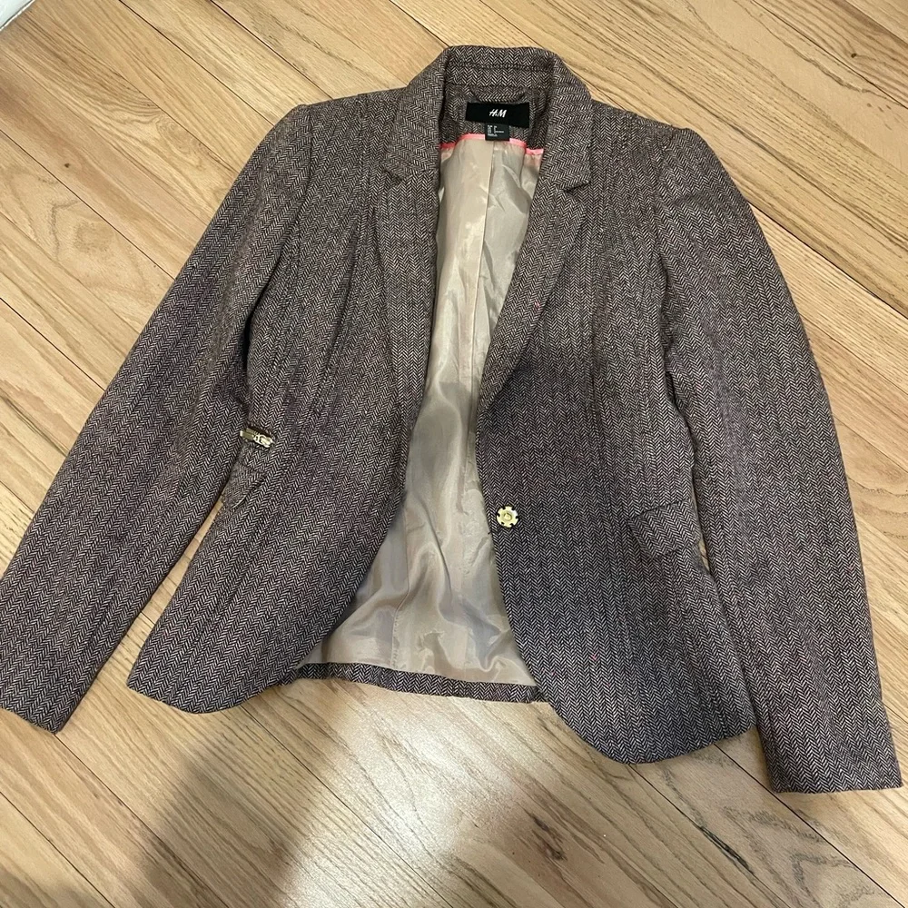 H&M Brown and Gold Blazer with Modern Tailoring - Picture 4 of 6